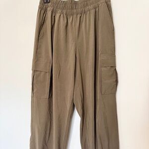 Vuori Villa Cargo Joggers in Olive Green Size Medium